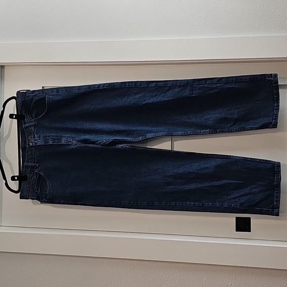 Wrangler medium wash straight leg relaxed fit. Size 36x32